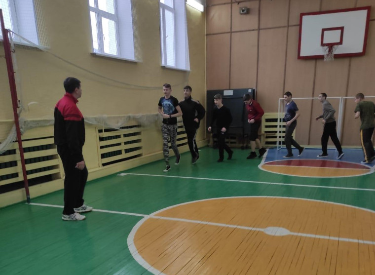 Урок физкультуры.